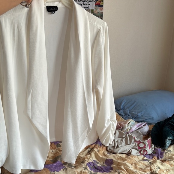 Zenobia White Boxy 3/4 Sleeve Blouse with Notched Collar - Picture 6 of 6